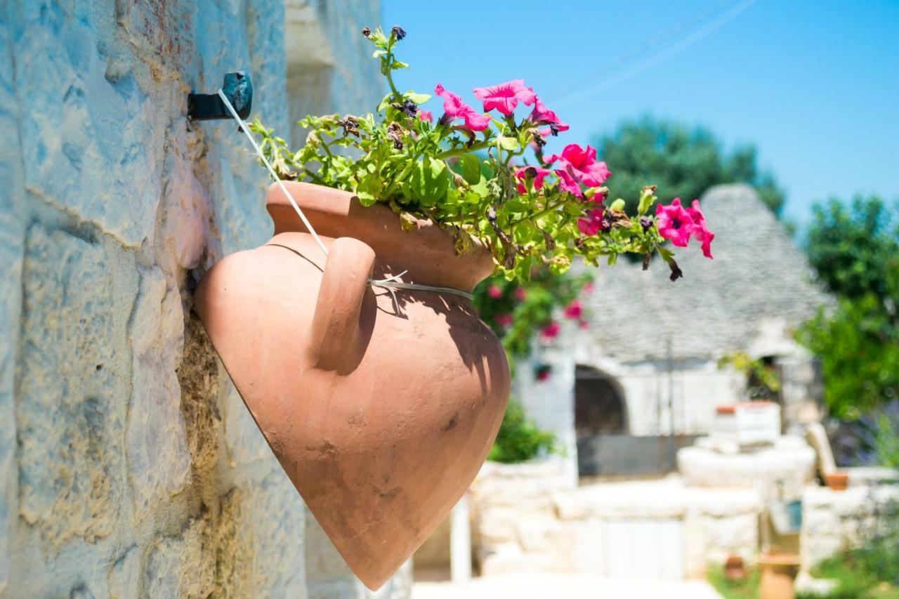 Trulli Donna Isabella Bed & Breakfast Locorotondo Bagian luar foto